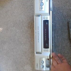Vintage Sanyo VCR player w original remote.very nice and clean too